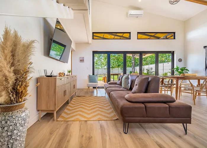 Stylish 'casa Nonos' W/ Yard & Fire Pit!