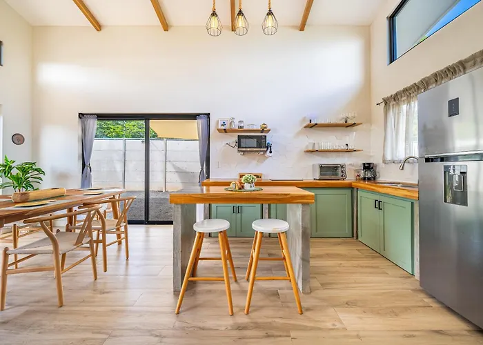 Hébergement de vacances Stylish 'casa Nonos' W/ Yard & Fire Pit!