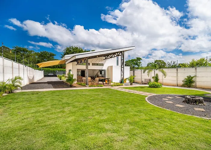 Stylish 'casa Nonos' W/ Yard & Fire Pit!