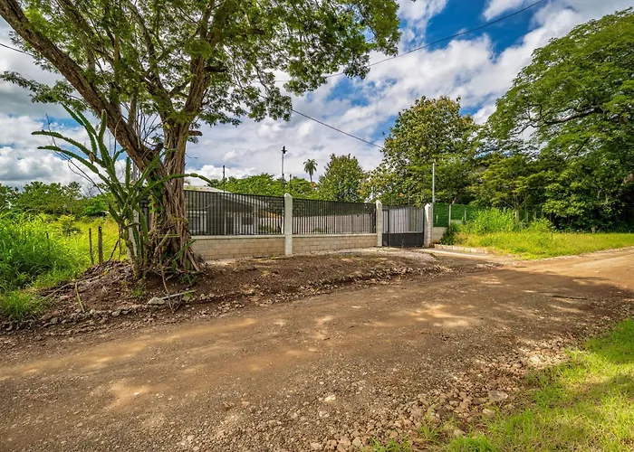 Hébergement de vacances Stylish 'casa Nonos' W/ Yard & Fire Pit! *